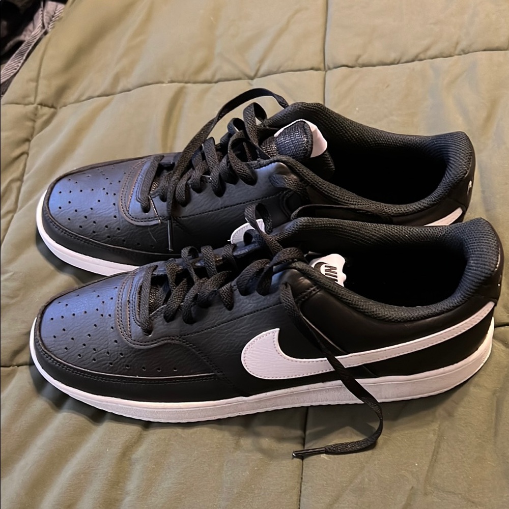 Nike Black and White Skateboarding Sneakers courtesy of vision Lo NN